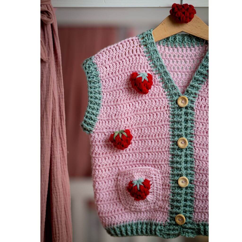 Mahira Duran Pattern Erdbeer Weste Häkelanleitung - Chicka Design (PDF) Lieblingsgarn
