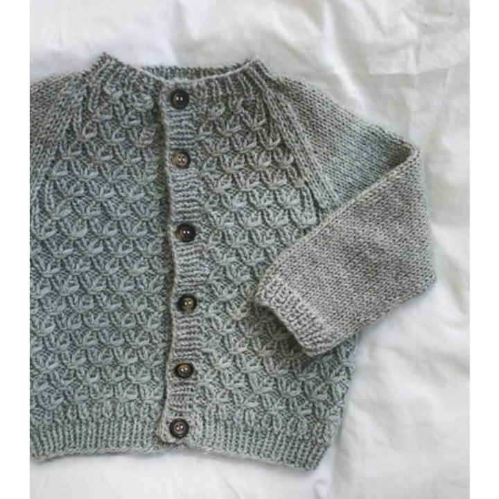 PetiteKnit Pattern Kinderstrickjacke Carls Cardigan Strickanleitung - PetiteKnit (Heft) bei bei bei bei bei bei Lieblingsgarn