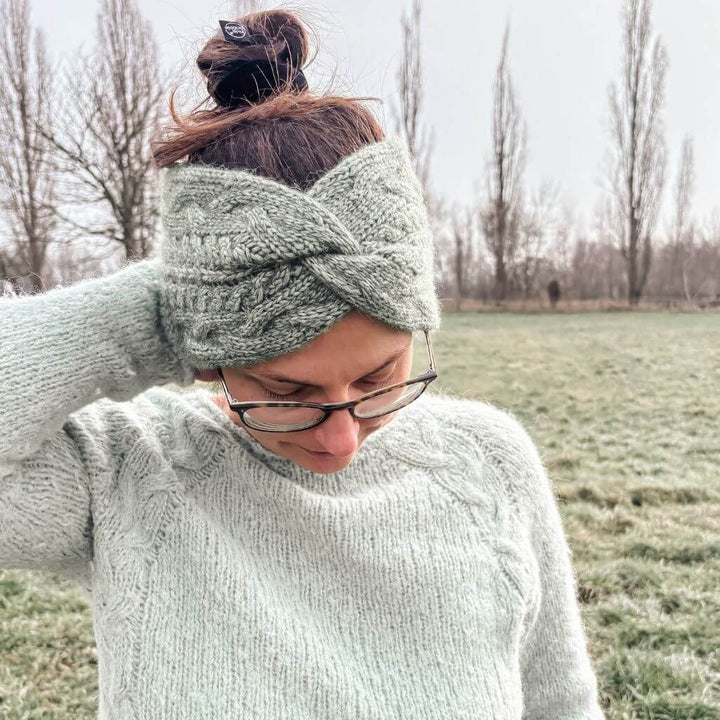 Carolin Balmes Pattern Ricardas Cable Headband Strickanleitung - Carolin Balmes (PDF) bei bei bei bei bei bei Lieblingsgarn