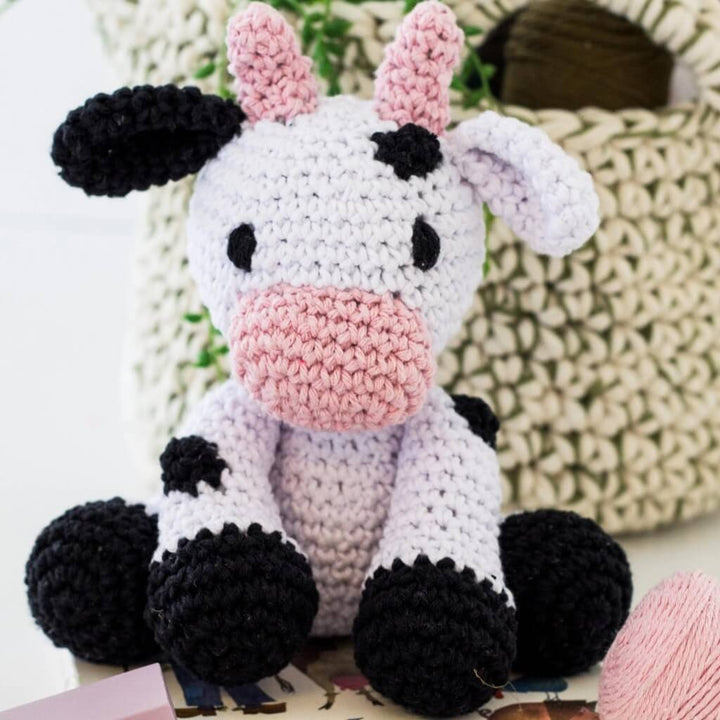 Hoooked Amigurumi Kuh Kirby Häkelset - Hoooked Lieblingsgarn
