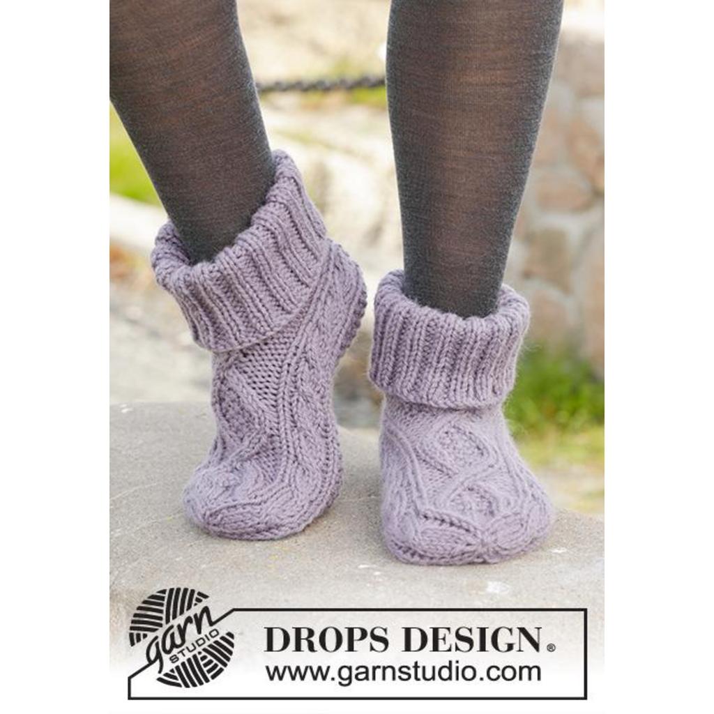 Celtic Dancer Hausschuhe mit Zopfmuster Strickanleitung - Drops Design (PDF) bei bei bei bei bei bei bei bei Lieblingsgarn