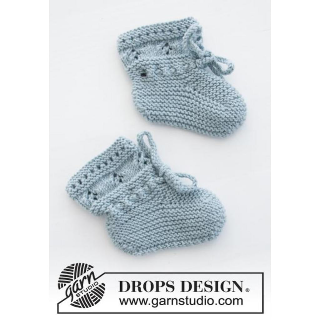 Baby Jacke mit Schühchen im Lochmuster Strickanleitung - Drops Design (PDF) bei bei bei bei bei bei bei bei bei Lieblingsgarn