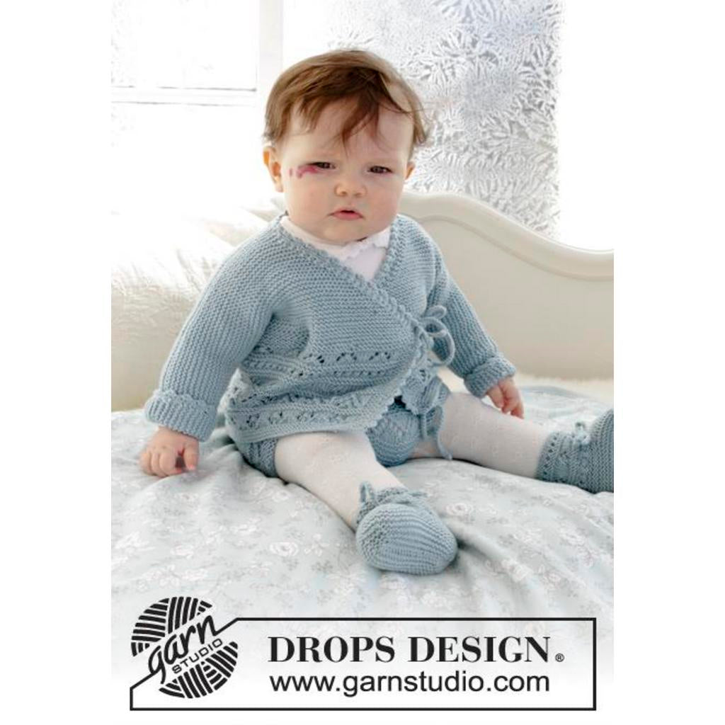 Baby Jacke mit Schühchen im Lochmuster Strickanleitung - Drops Design (PDF) bei bei bei bei bei bei bei bei bei Lieblingsgarn
