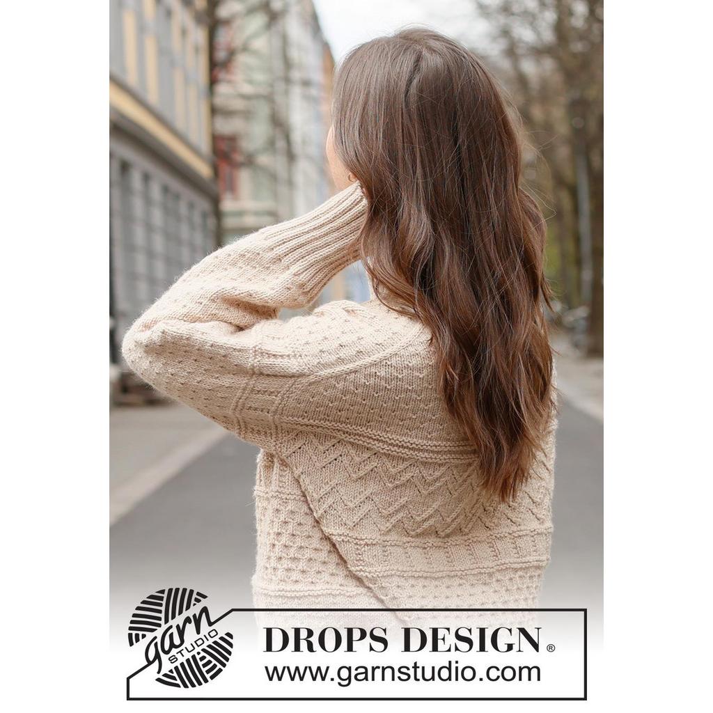 Pullover mit Reliefmuster und doppelter Halsblende Strickanleitung - Drops Design (PDF) bei bei bei bei bei Lieblingsgarn
