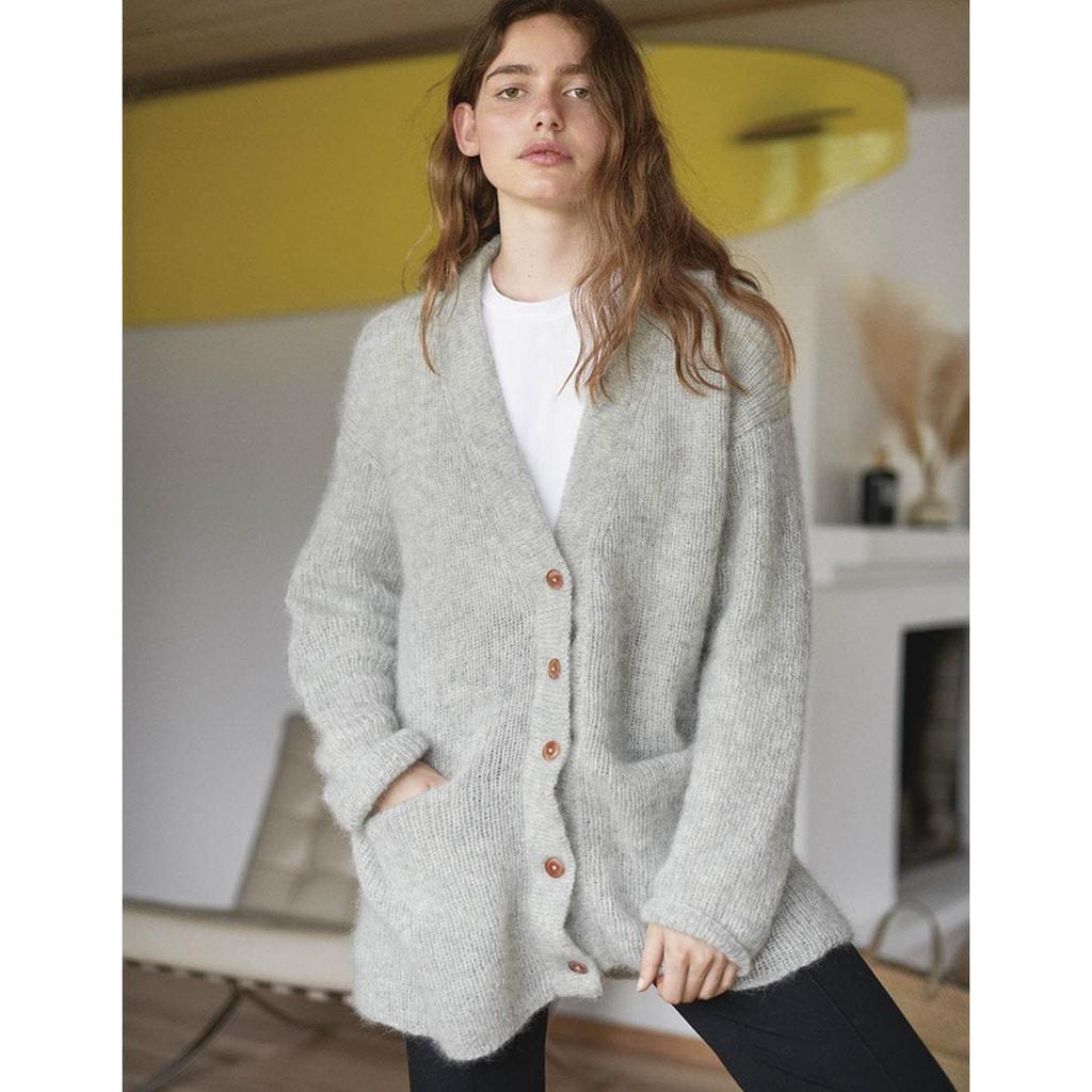 Oversize Strickjacke mit V-Ausschnitt Strickanleitung - Sandnes Garn / Olaug Beate Bjelland (PDF) bei bei bei Lieblingsgarn