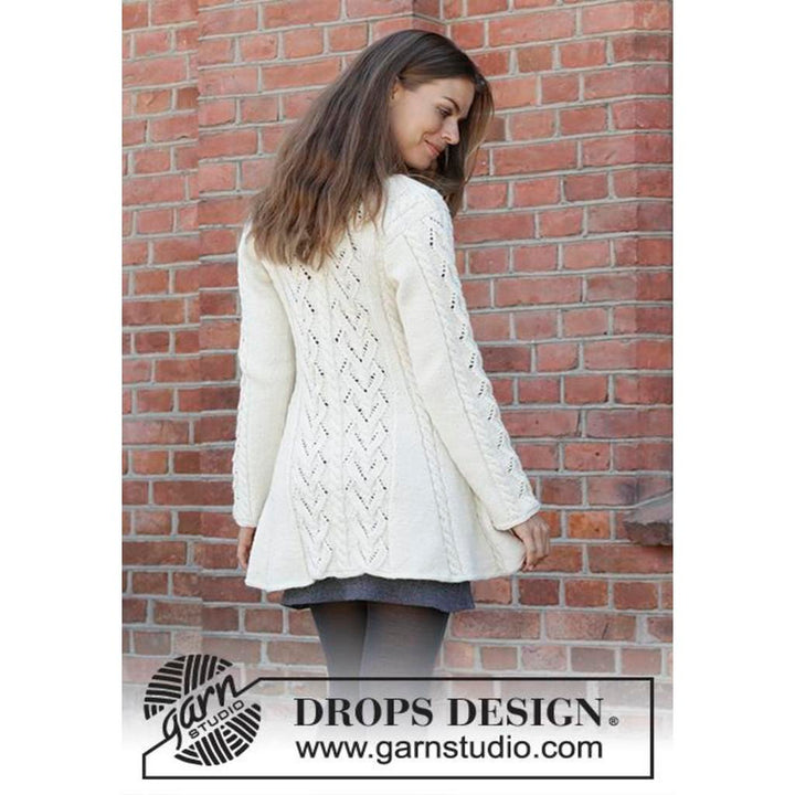 Ice Dancer Taillierte Strickjacke mit Schalkragen Strickanleitung - Drops Design (PDF) bei bei bei bei bei Lieblingsgarn