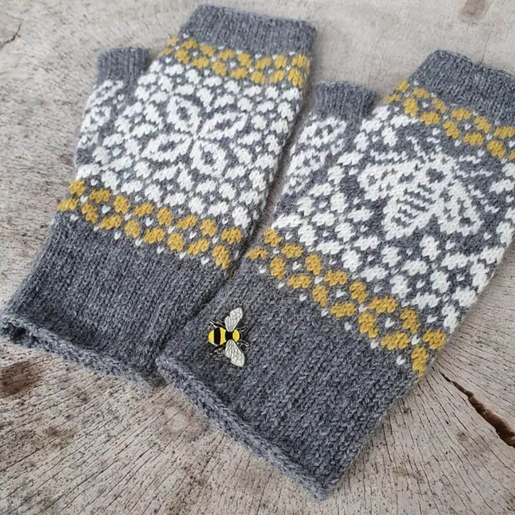 Ducathi Handschuhe Bee Creative Mittens Strickanleitung - Ducathi (PDF) bei bei bei bei bei bei bei bei bei bei Lieblingsgarn