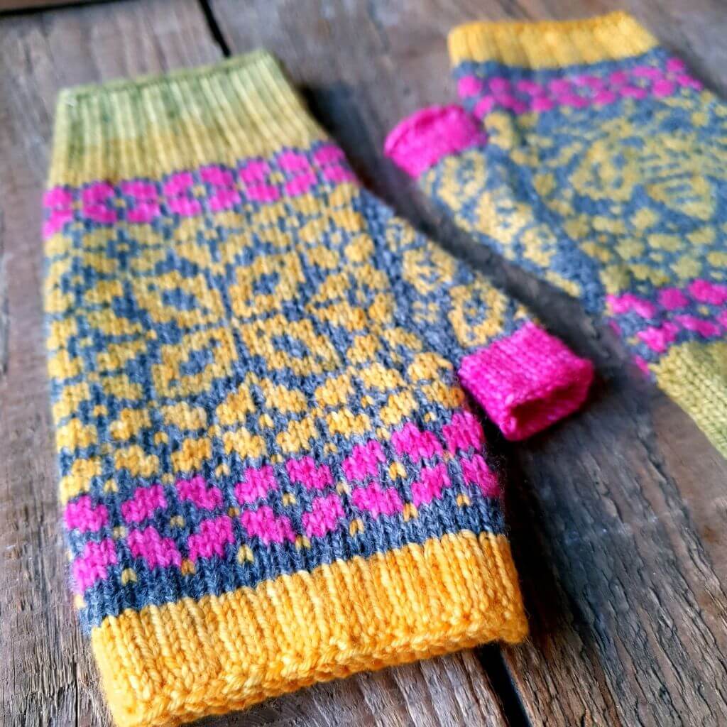 Ducathi Handschuhe Bee Creative Mittens Strickanleitung - Ducathi (PDF) bei bei bei bei bei bei bei bei bei bei Lieblingsgarn