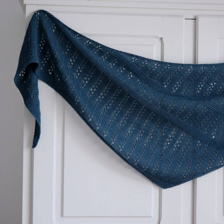 Eviknitwear Pattern Schal Blaubeeren Shawl Strickanleitung - Eviknitwear (PDF) bei bei bei bei bei bei bei bei Lieblingsgarn