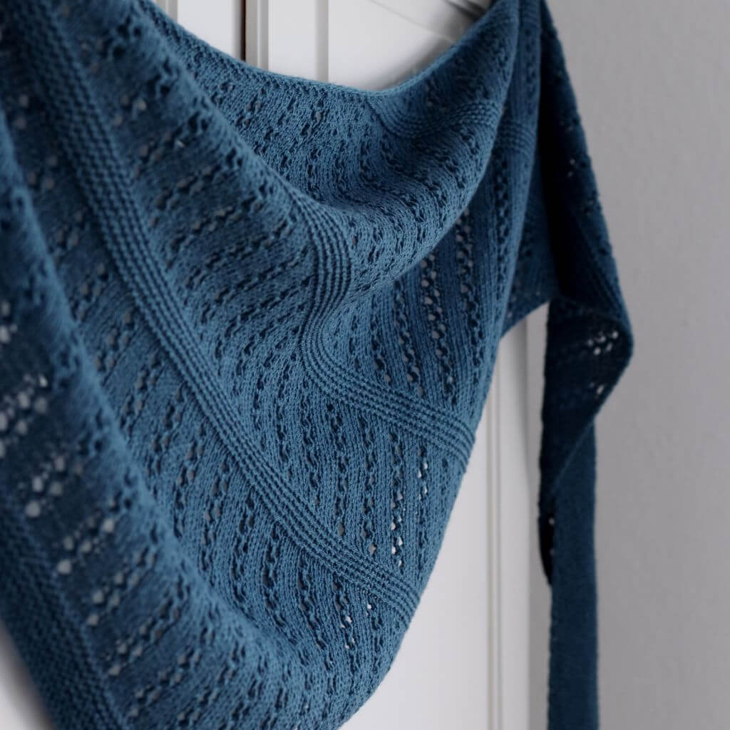 Eviknitwear Pattern Schal Blaubeeren Shawl Strickanleitung - Eviknitwear (PDF) bei bei bei bei bei bei bei bei Lieblingsgarn