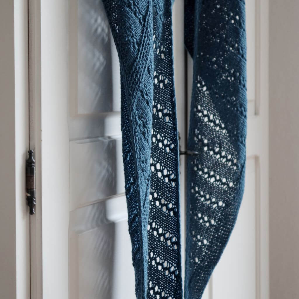 Eviknitwear Pattern Schal Blaubeeren Shawl Strickanleitung - Eviknitwear (PDF) bei bei bei bei bei bei bei bei Lieblingsgarn