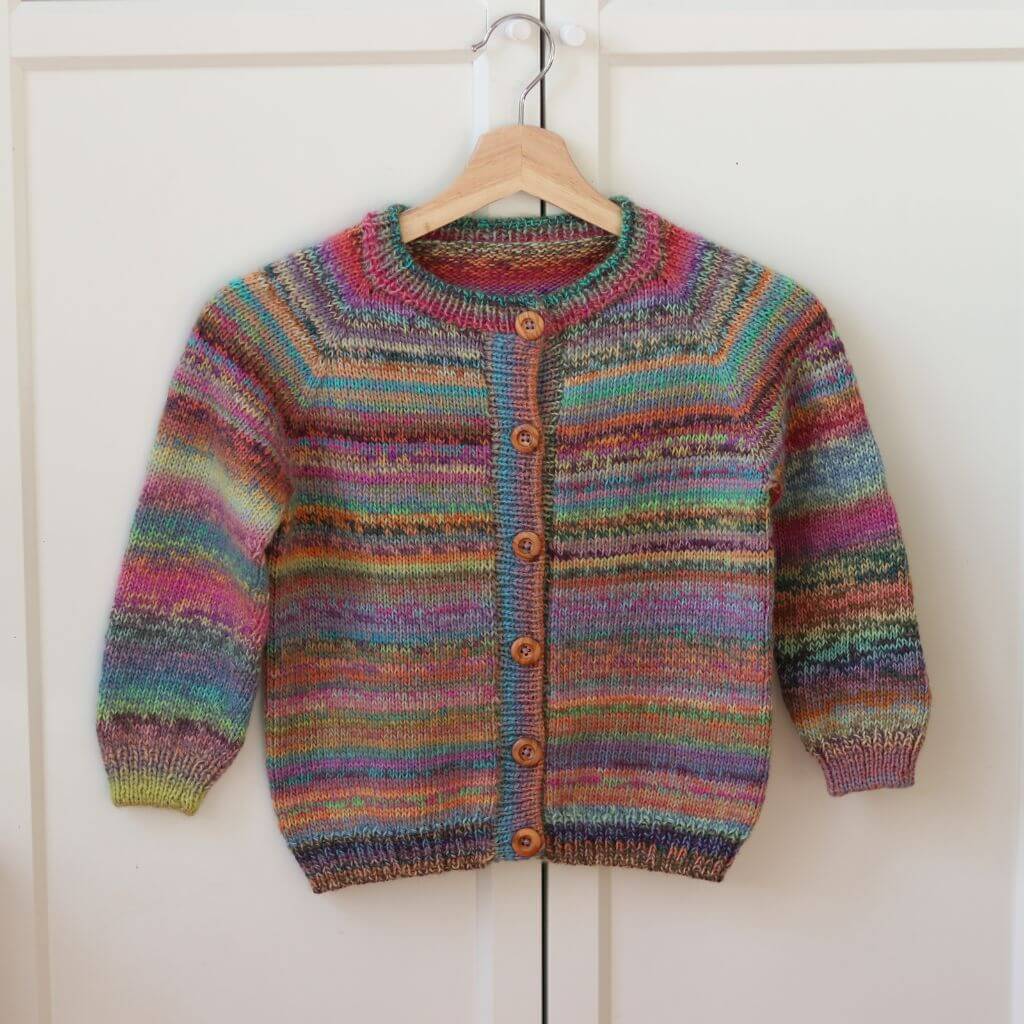 Frau Riedel strickt Pattern Happy Cardigan Mini Strickanleitung - Frau Riedel strickt (PDF) Lieblingsgarn