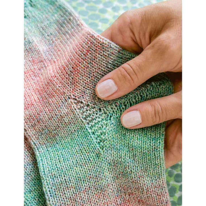 Lana Grossa Socken mit kleinem Zopfmuster Strickanleitung – Bild 2 von 2 bei Lieblingsgarn