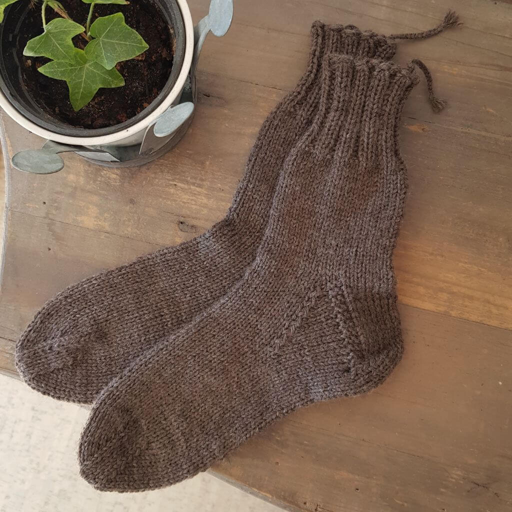 Nadelmelodie Socken Leni Basic Socks Strickanleitung - Nadelmelodie (PDF) bei bei bei bei bei bei bei bei bei Lieblingsgarn