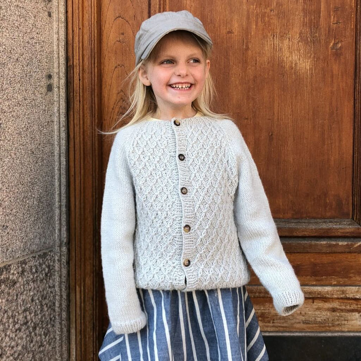 PetiteKnit Pattern Kinderstrickjacke Carls Cardigan Strickanleitung - PetiteKnit (Heft) bei bei bei bei bei bei Lieblingsgarn