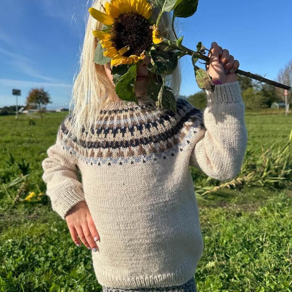PetiteKnit Pattern Kinderpullover Celeste Sweater Junior Strickanleitung - PetiteKnit (Heft) Lieblingsgarn