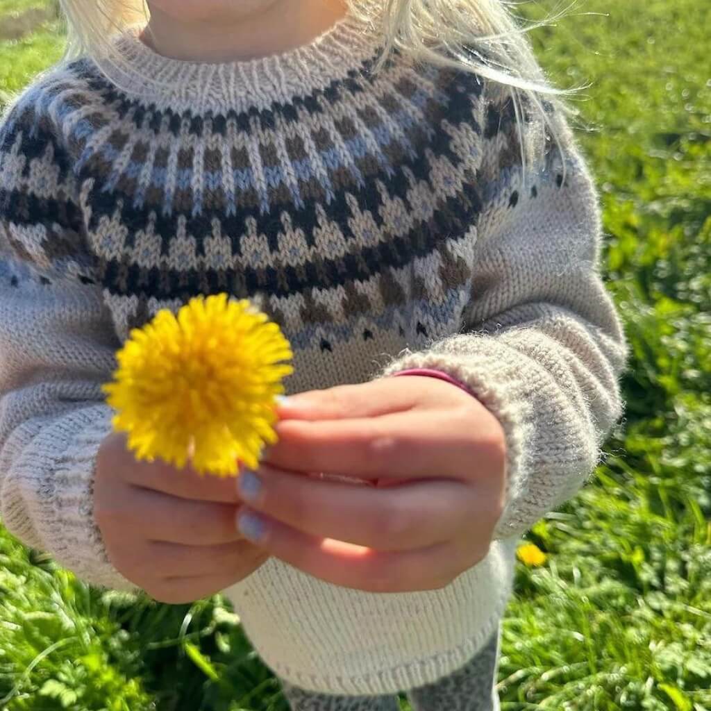 PetiteKnit Pattern Kinderpullover Celeste Sweater Junior Strickanleitung - PetiteKnit (Heft) Lieblingsgarn