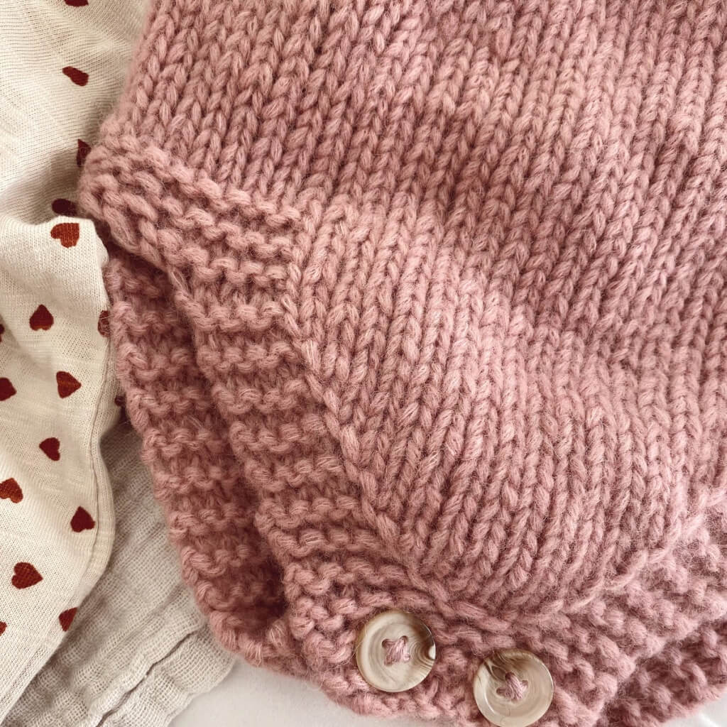 PetiteKnit Pattern Strampler Kleiner Bruder Strickanleitung - PetiteKnit (Heft) bei bei bei bei bei bei bei bei Lieblingsgarn