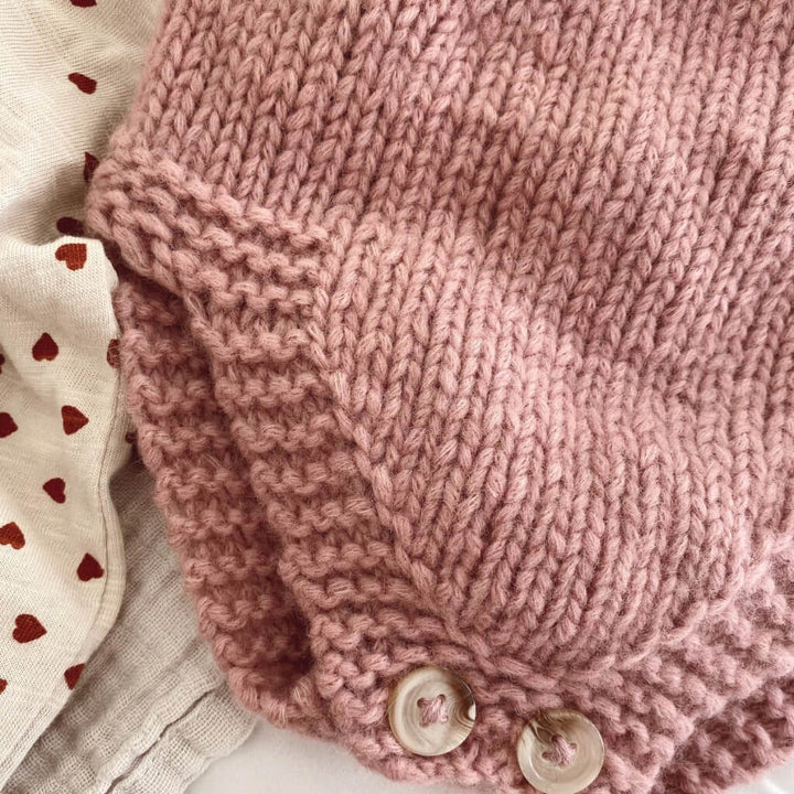 PetiteKnit Pattern Strampler Kleiner Bruder Strickanleitung - PetiteKnit (Heft) bei bei bei bei bei bei bei bei Lieblingsgarn