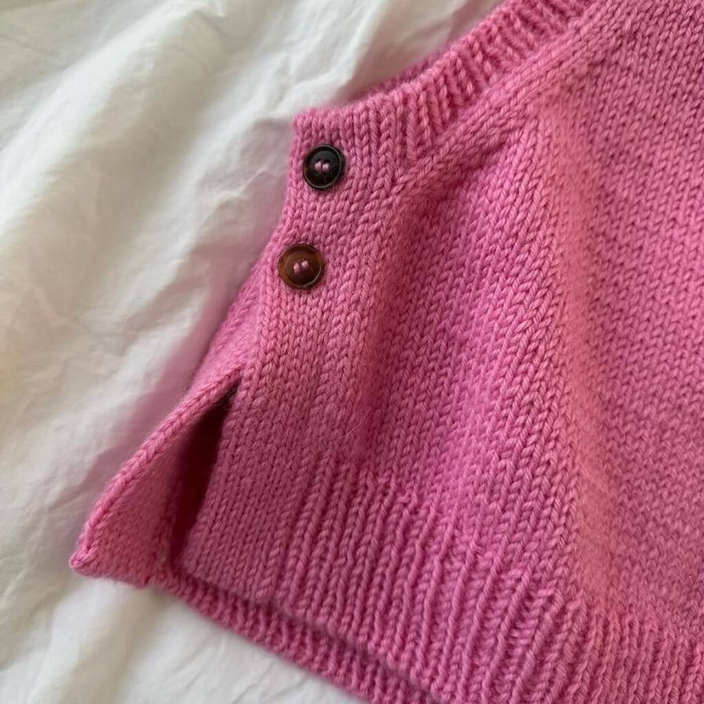 PetiteKnit Pattern Pullunder Lulu Slipover Junior Strickanleitung - PetiteKnit (Heft) bei bei bei bei bei bei Lieblingsgarn