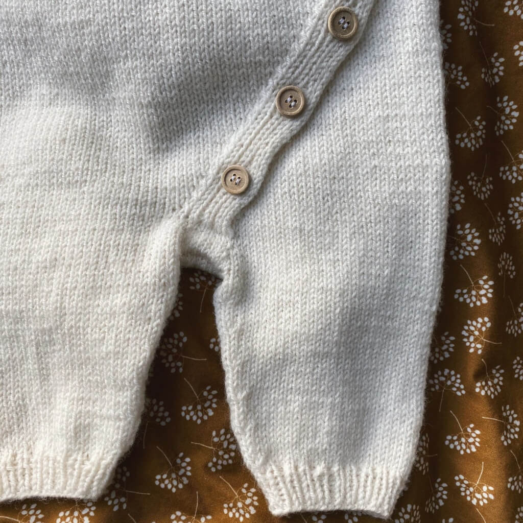PetiteKnit Pattern Strampler Monday Suit Strickanleitung - PetiteKnit (Heft) Lieblingsgarn