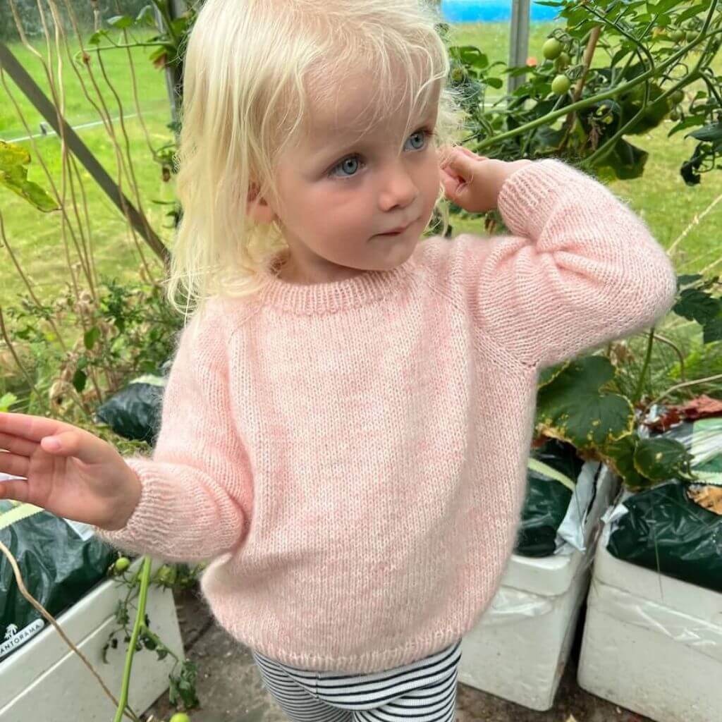 PetiteKnit Pattern Kinder Pullover Monday Sweater Junior Strickanleitung - PetiteKnit (Heft) bei bei bei bei Lieblingsgarn