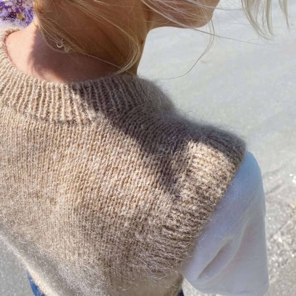 PetiteKnit Pattern Stockholm Pullunder V-Ausschnitt Strickanleitung - PetiteKnit (Heft) bei bei bei bei bei bei Lieblingsgarn
