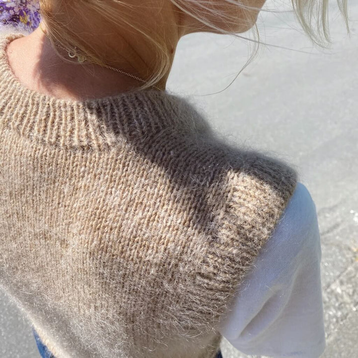 PetiteKnit Pattern Stockholm Pullunder V-Ausschnitt Strickanleitung - PetiteKnit (Heft) bei bei bei bei bei bei Lieblingsgarn