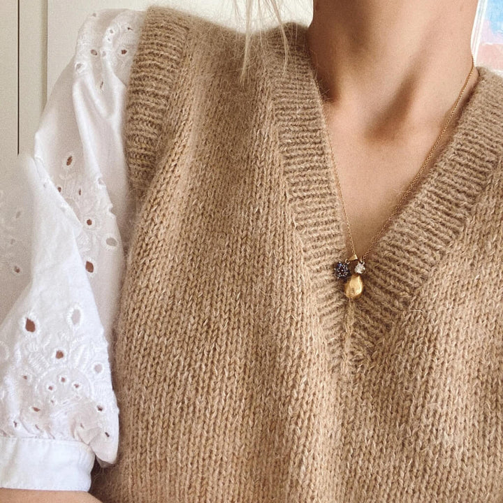 PetiteKnit Pattern Stockholm Pullunder V-Ausschnitt Strickanleitung - PetiteKnit (Heft) bei bei bei bei bei bei Lieblingsgarn