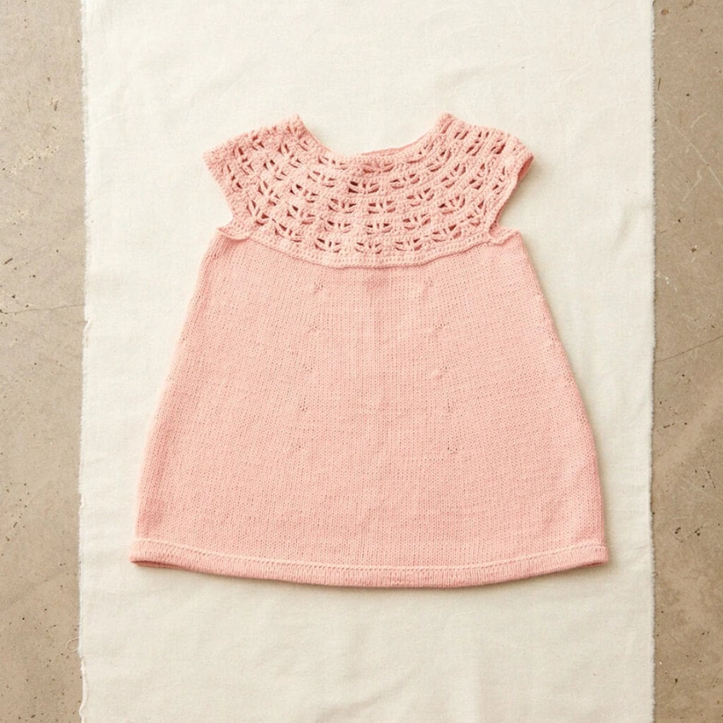 Sandnes Garn Kleid Indy Dress Baby Strickanleitung - Sandnes Garn (Heft) bei bei bei bei bei bei bei bei bei Lieblingsgarn