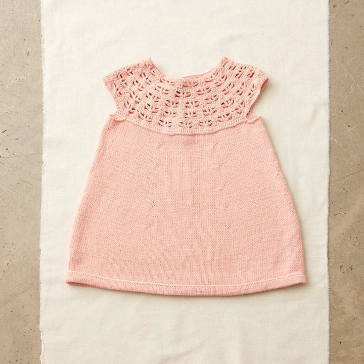 Sandnes Garn Kleid Indy Dress Baby Strickanleitung - Sandnes Garn (Heft) bei bei bei bei bei bei bei bei bei Lieblingsgarn