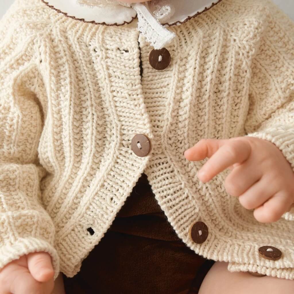 Sandnes Garn Ellis Cardigan Baby Strickanleitung - Sandnes Garn (Heft) bei bei Lieblingsgarn