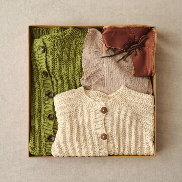 Sandnes Garn Ellis Cardigan Baby Strickanleitung - Sandnes Garn (Heft) bei bei Lieblingsgarn