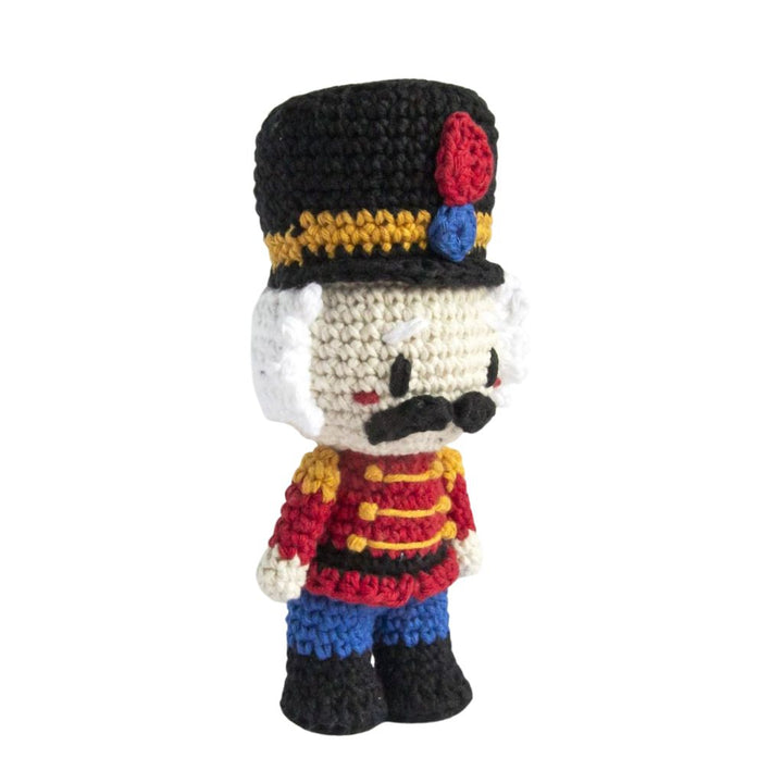 Hoooked Amigurumi Nussknacker Fritz Häkelset – Bild 2 von 4 bei Lieblingsgarn