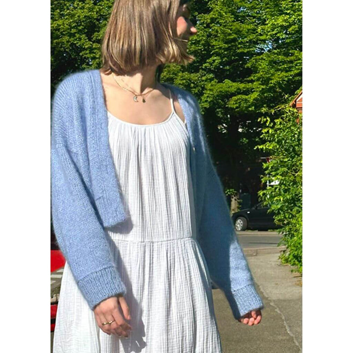 wemadewardrobe Maja Cardigan V-Neck Strickanleitung - wemadewardrobe (PDF) bei bei bei bei bei bei bei bei Lieblingsgarn